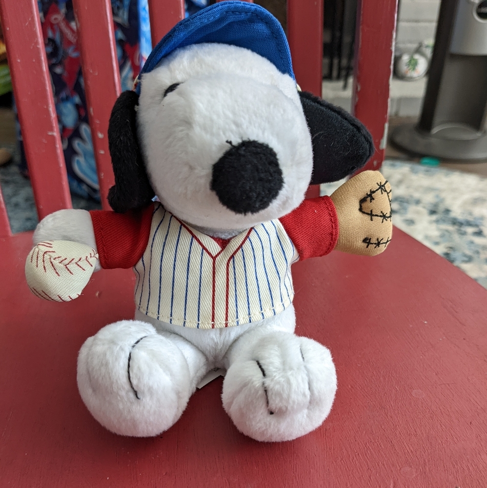 PEANUTS/MET LIFE Snoopy in baseball jersey